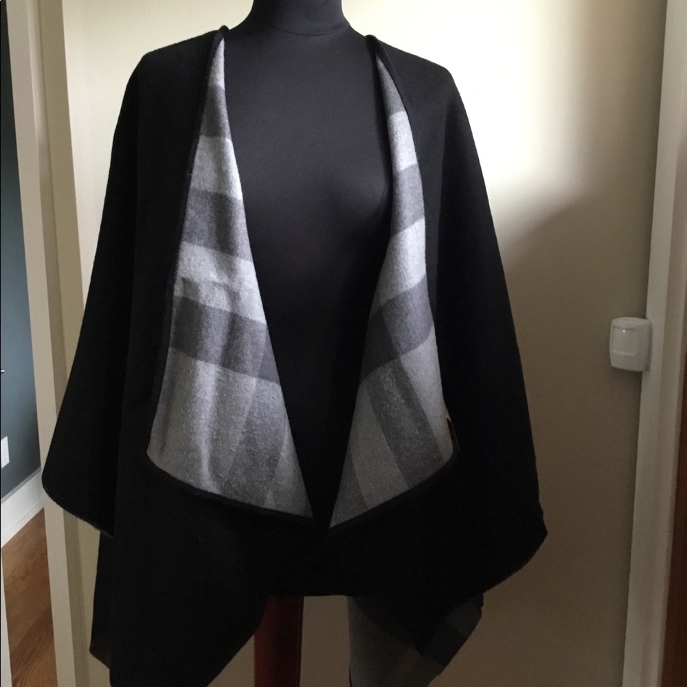 Stunning AUTHENTIC Burberry check Cape - charcoal